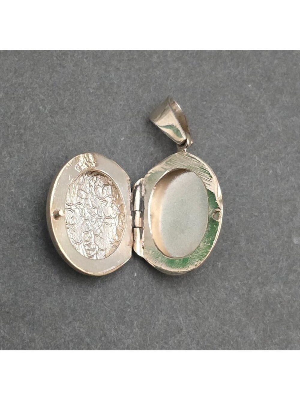Vintage Sterling Silver Floral Locket Pendant Engraved Oval Photo Keeper 1" - Picture 3 of 9
